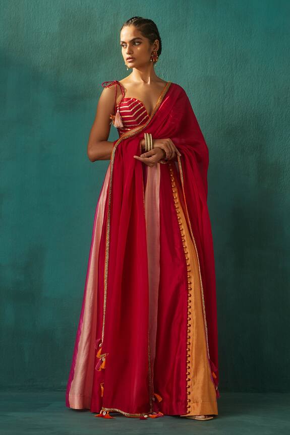 Aapro Noor Lehenga Set