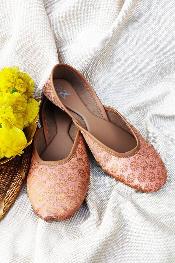 The Madras Trunk Leather Floral Pattern Juttis