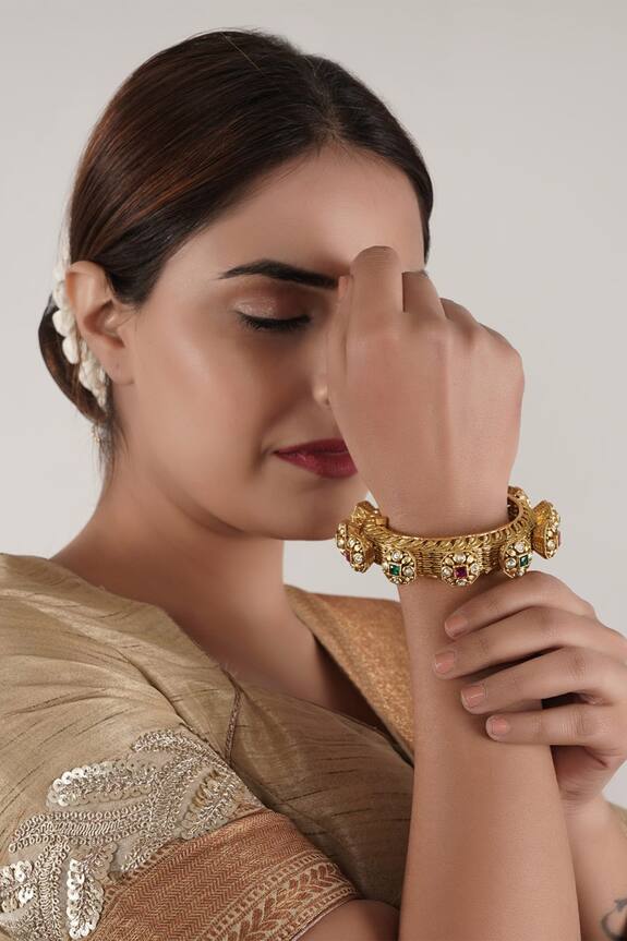 Smars Jewelry Stone Embellished Pacheli Kada