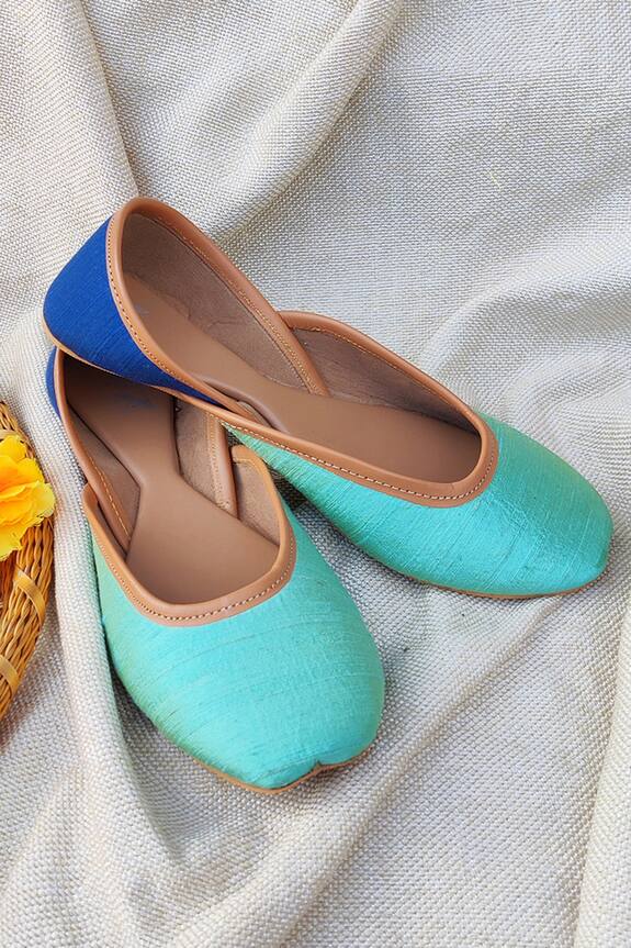 The Madras Trunk Handcrafted Leather Colorblock Juttis