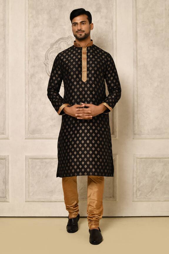 Naintara Bajaj Geometric Pattern Kurta & Pyjama Set