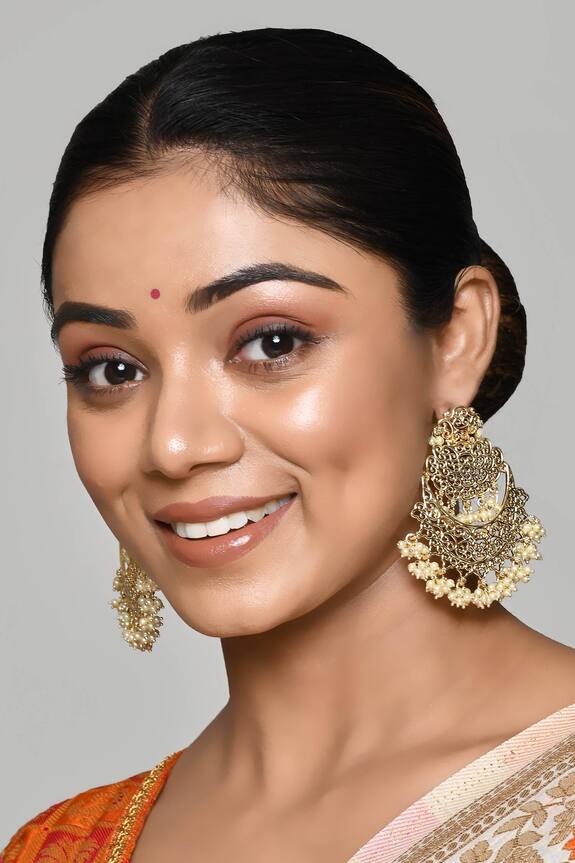 Nazaakat by Samara Singh Swirl Carved Bead Drop Chandbalis