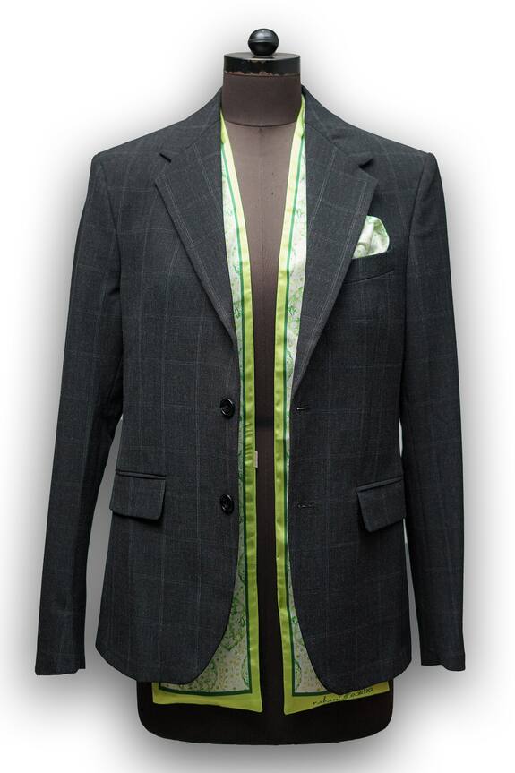 Rabani & Rakha Flower Vine Print Neck Stole & Pocket Square Gift Box - Set of 2