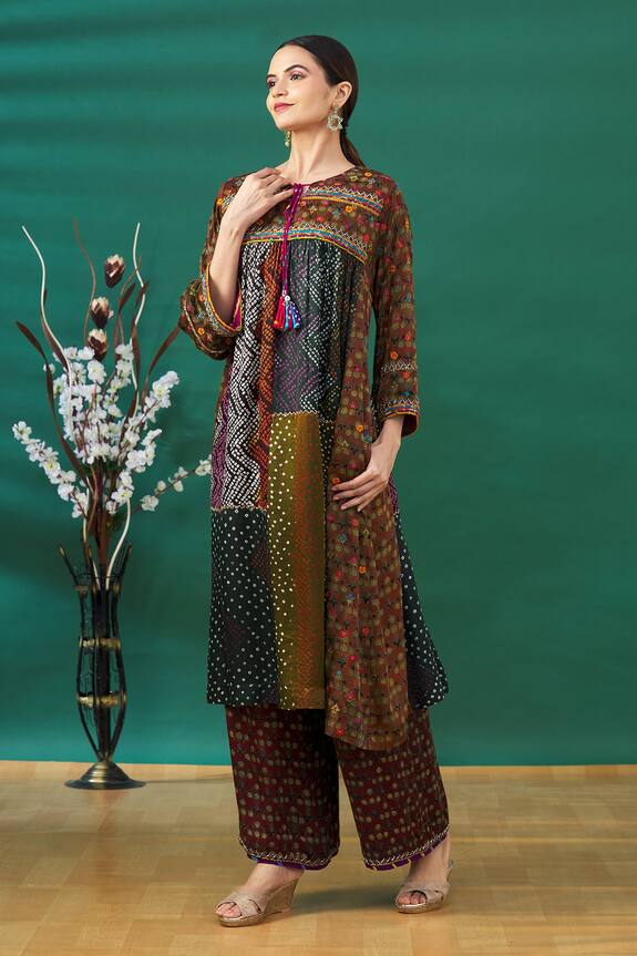 Sunira Designs Panelled Front Tie-Up Kurta