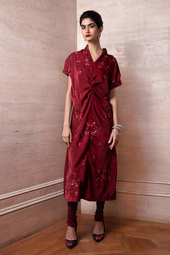 Labbada Embroidered Kurta Set