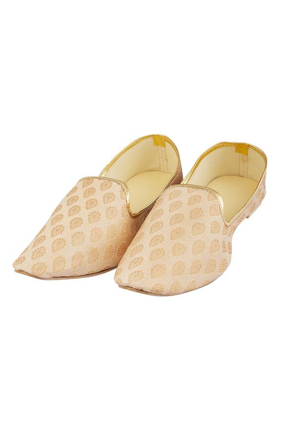 Nayaab by Aleezeh Brocade Juttis