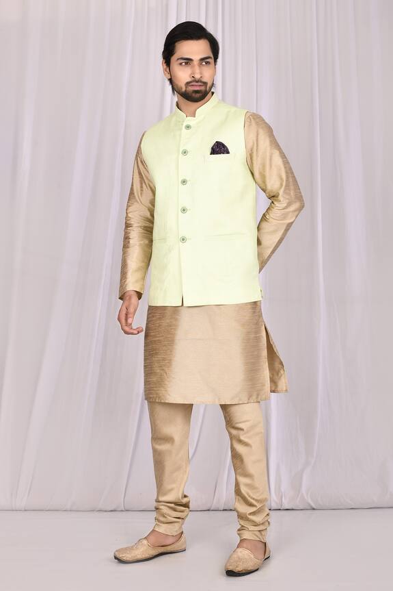 Samyukta Singhania Mandarin collar Bundi Kurta Set