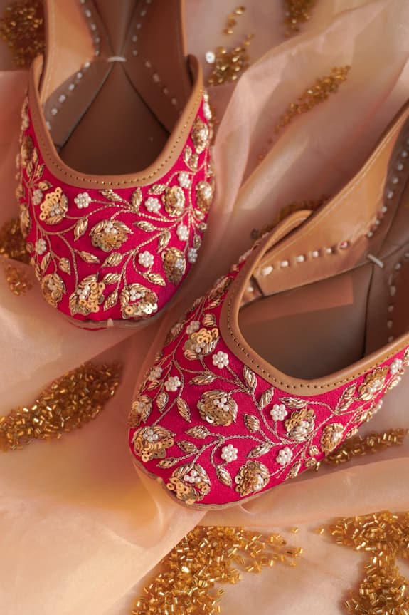 House of Ekara Amara Embroidered Juttis