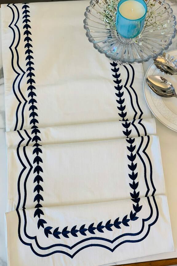 MJ Label Leaf Embroidery Table Runner