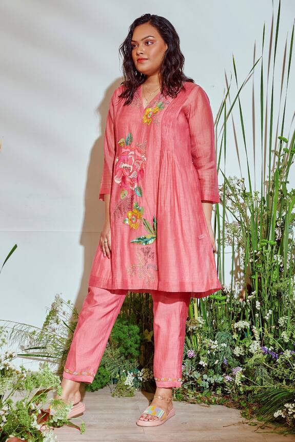 Half Full Curve Floral Embroidered Chanderi Kurta & Pant Set
