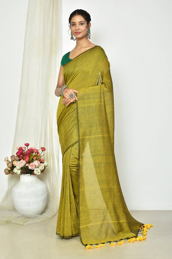 Nazaakat by Samara Singh Solid Saree With Running Blouse