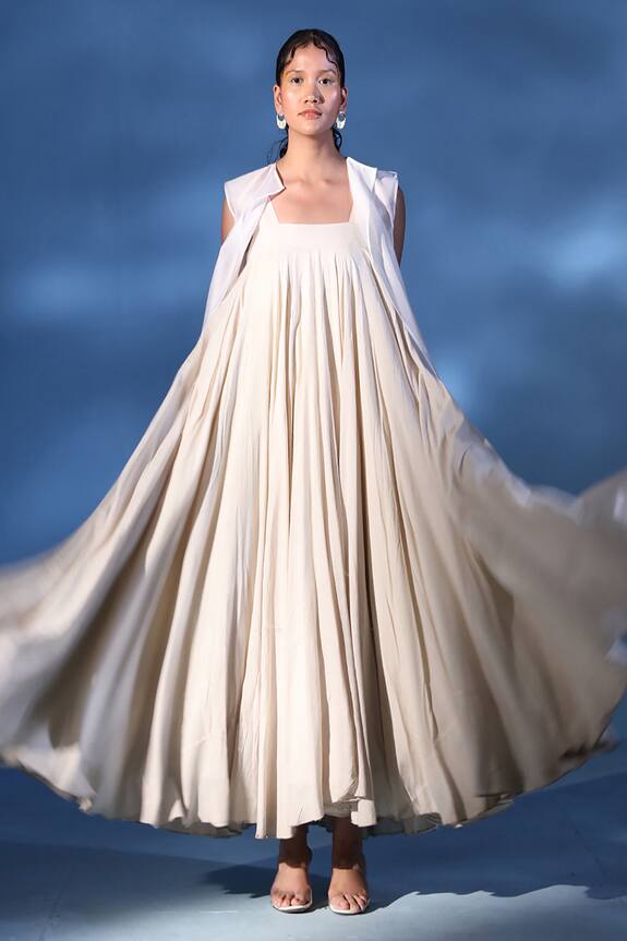 Chambray & Co. Evian Solid Voluminous Dress