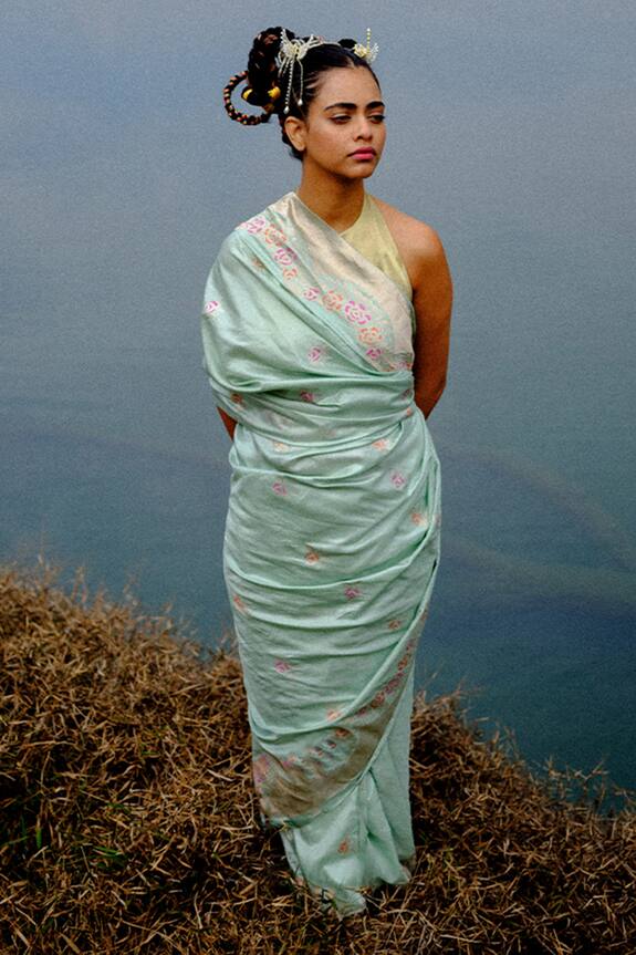 Ekaya Floral Pattern Handwoven Saree