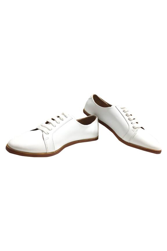 Artimen Lace Tie-Up Shoes