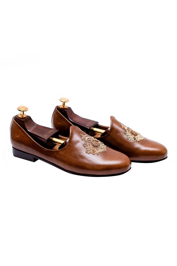 Artimen Tanta Embroidered Juttis
