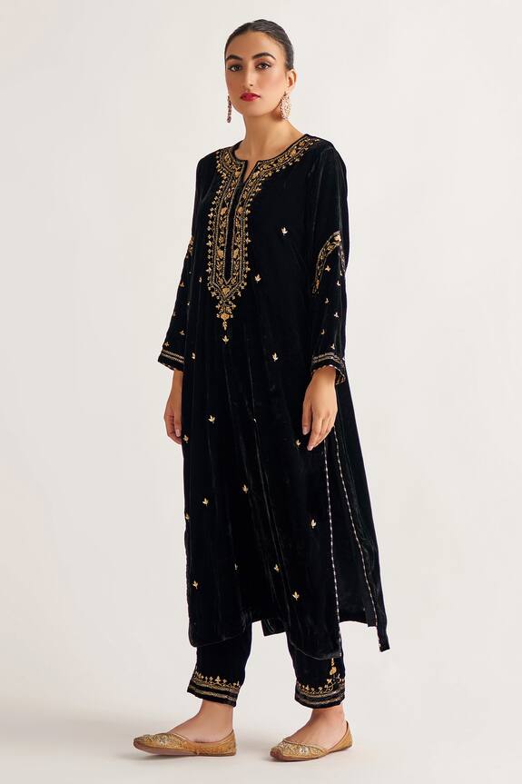 Anantaa by Roohi Velvet Embroidered Pant