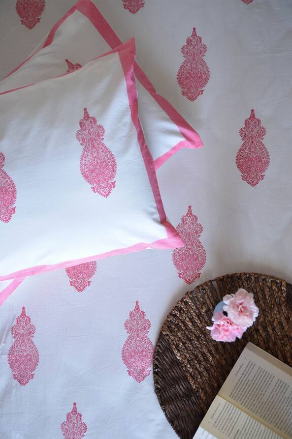 Raamae Pezli Bedsheet Set