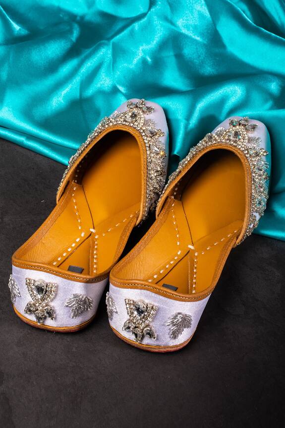 Kasually Klassy Stone Work Juttis