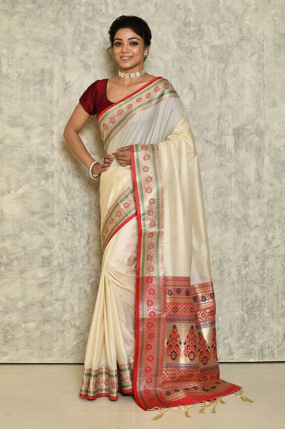 Naintara Bajaj Floral Pattern Border Saree