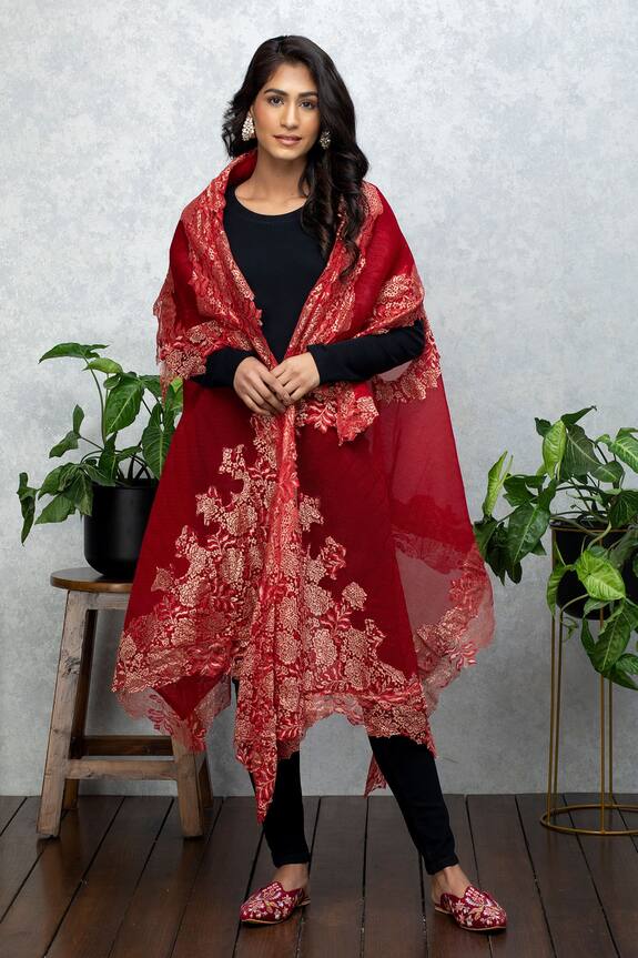 Rhe-Ana Floral Lace Pleated Cape