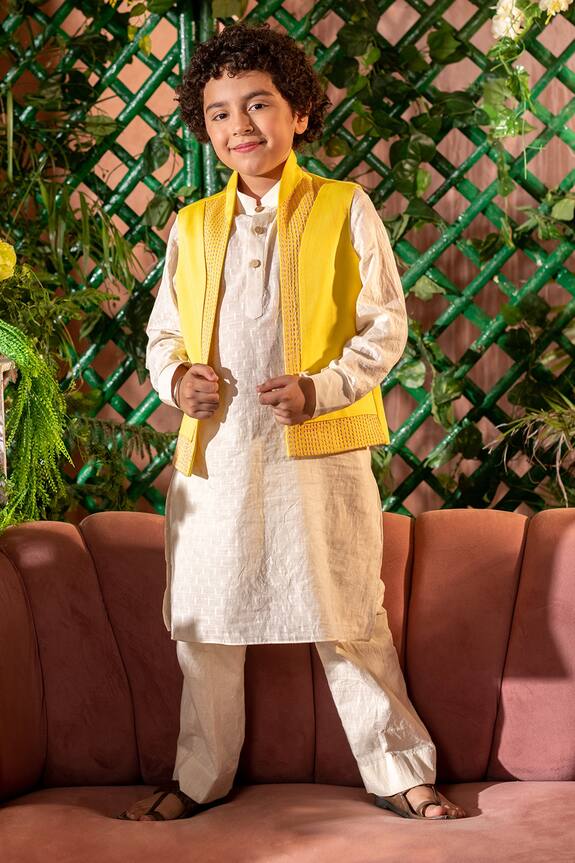 Littleens Qanari Embroidered Bundi & Kurta Set