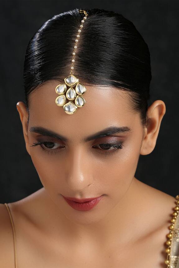 Paisley Pop Handcrafted Floral Kundan Maangtikka