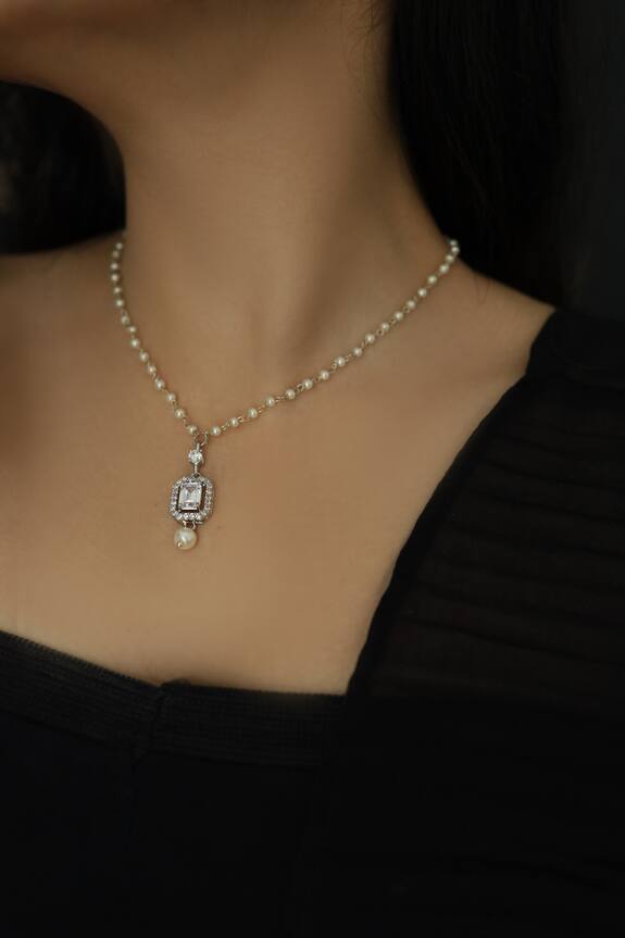 Phiroza Pendant Necklace