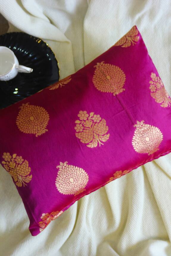 Raffinee Mughal Motifs Cushion Cover
