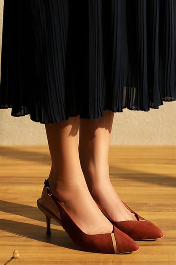 Oceedee Rosa Pointed Toe Pumps