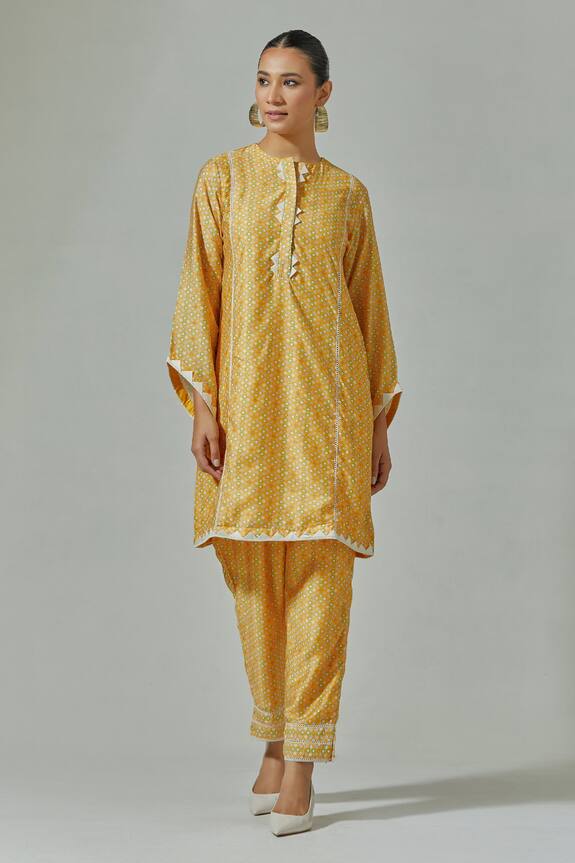 Buy Basanti Kapde Aur Koffee Yellow Muslin Printed Straight Kurta And