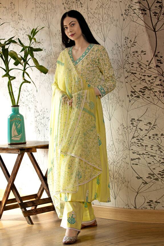 Buy Abbaran Yellow Chiffon Floral Block Print Kurta Set Online | Aza ...