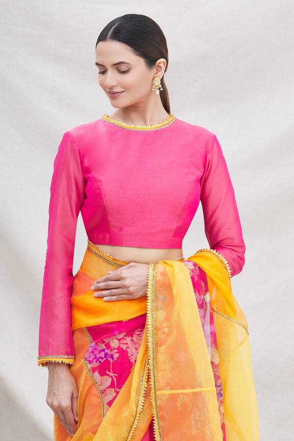 Nikasha Yellow Printed Saree With Blouse 4