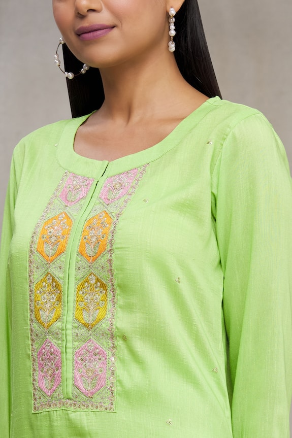 Aryavir Malhotra Green Raw Silk Kurta Set With Printed Dupatta 6
