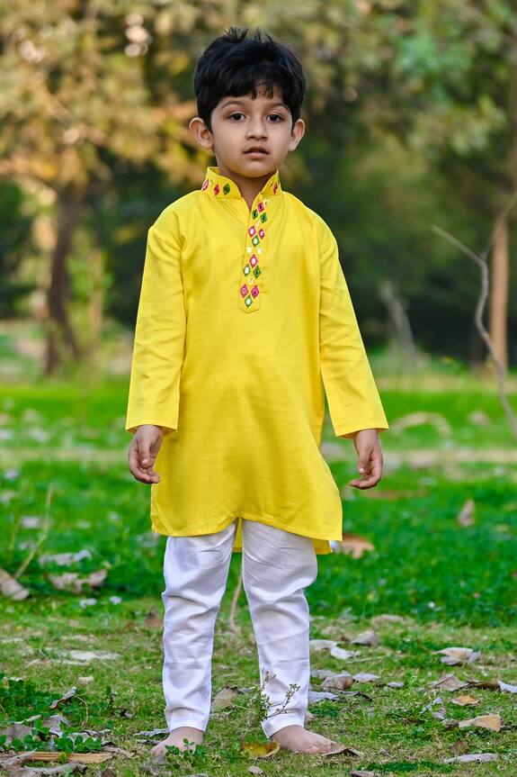 Nadaan Parindey Yellow Cotton Kurta And Pyjama Set For Boys 1