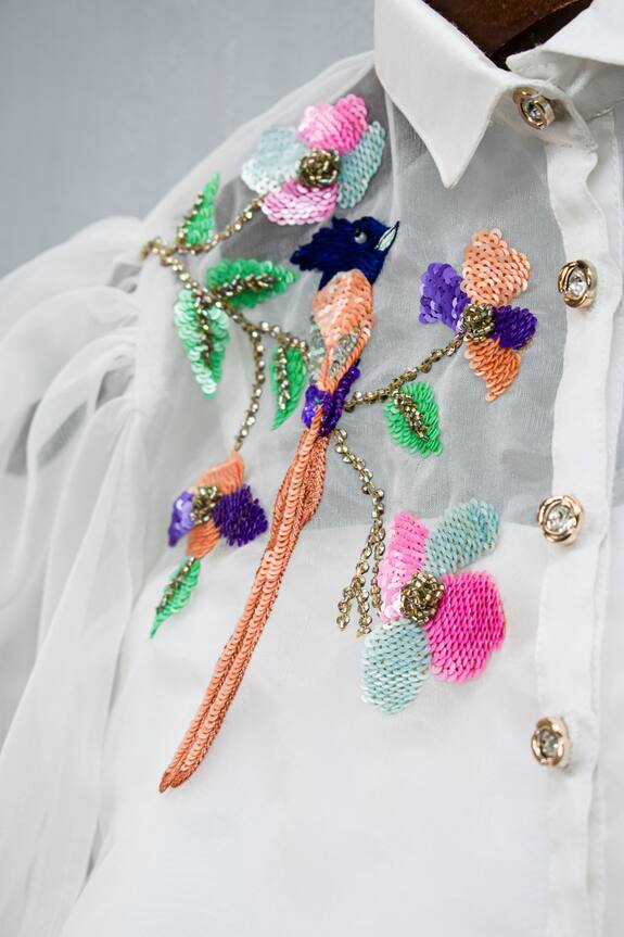 Nadaan Parindey White Embroidered Lehenga Set For Girls 5