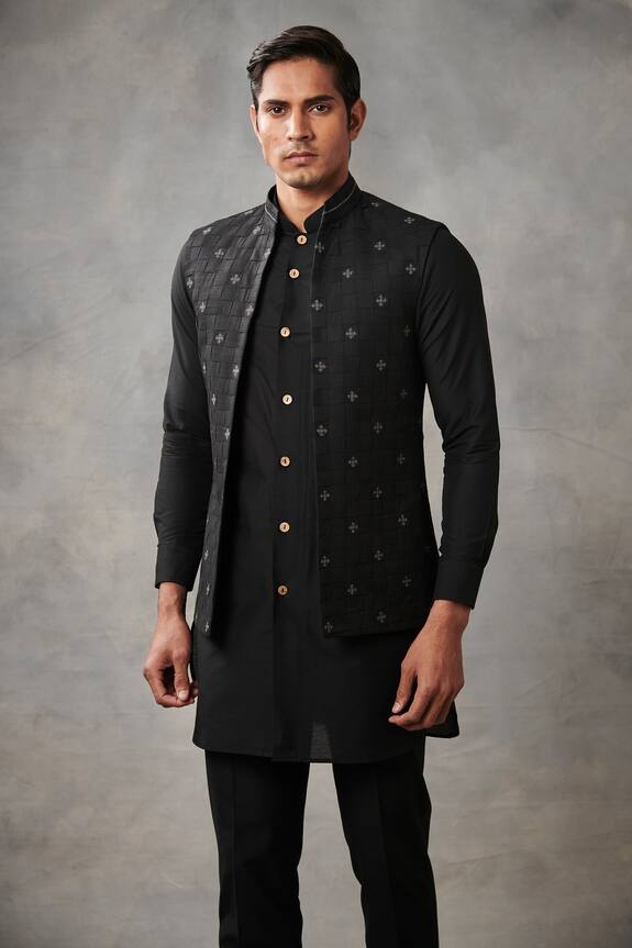 Gargee Designers Black Cotton Silk Embroidered Bundi And Kurta Set 5