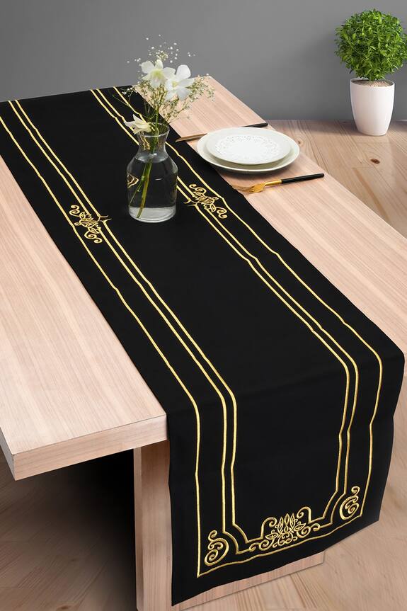 MJ Label Baroque Border Embroidery Table Runner 1