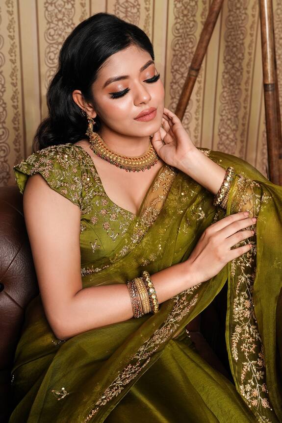 Gul By Aishwarya Green Pure Silk Organza Embroidered Border Saree With Blouse 3