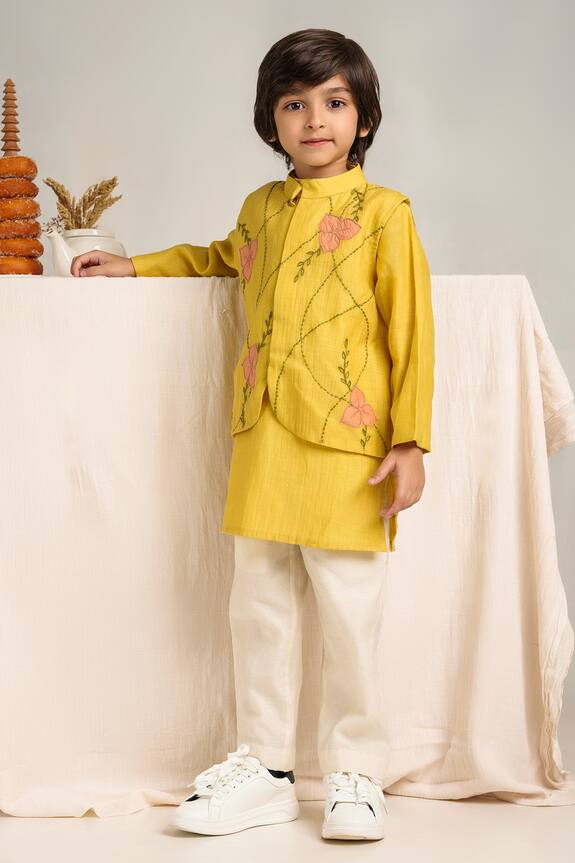 The Right Cut Yellow Embroidered Bundi And Kurta Set For Boys 3