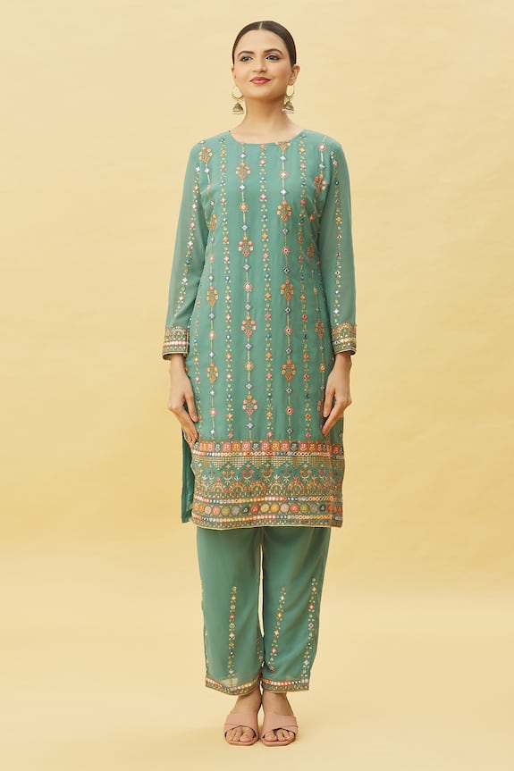 PINK DOLMAIN SLEEVES KURTA WITH BLACK EMBROIDERED YOKE TEAMED WITH PAN