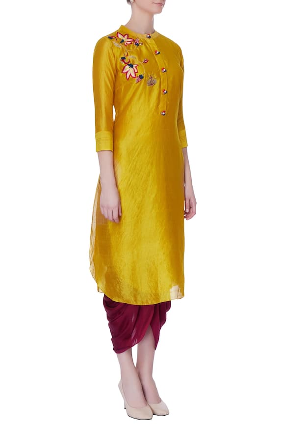 Desert Shine by Sulochana Jangir Yellow Taffeta Silk Floral Embroidered Kurta 3