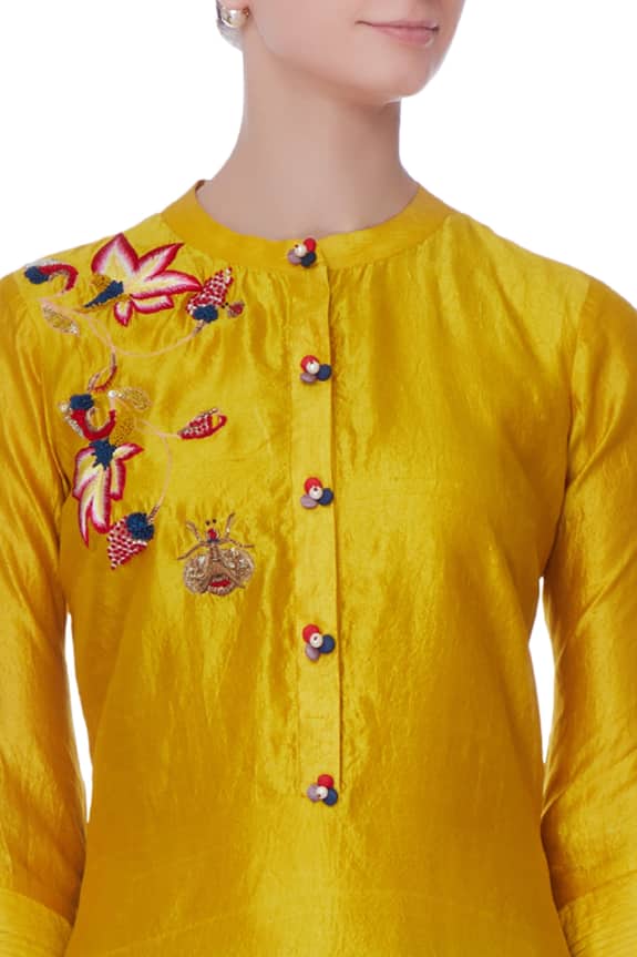 Desert Shine by Sulochana Jangir Yellow Taffeta Silk Floral Embroidered Kurta 6