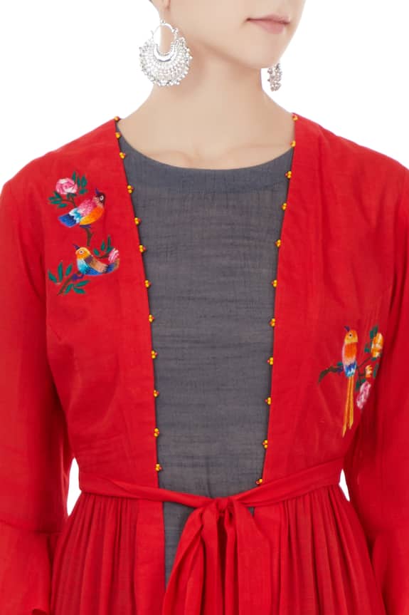 Desert Shine by Sulochana Jangir Linen Silk Sleeveless Kurta With Embroidered Jacket 6