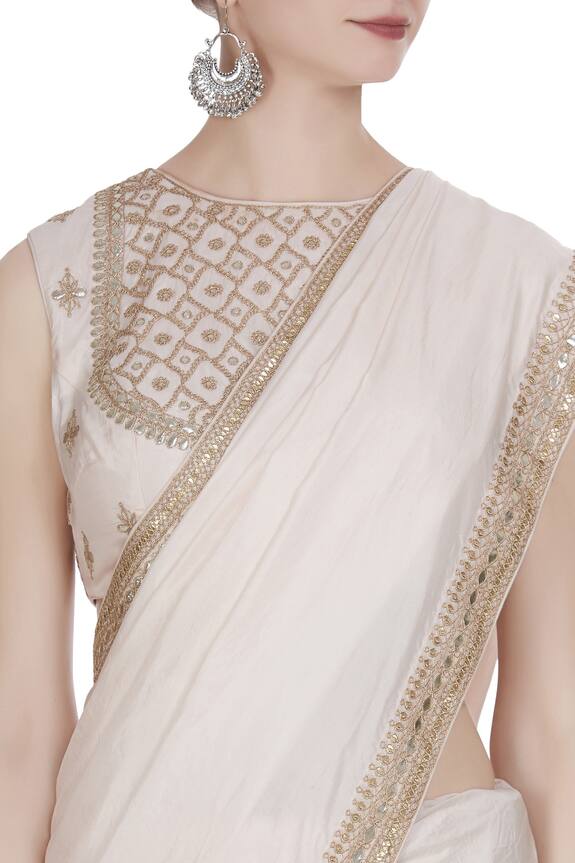 Punit Balana Pink Embroidered Sleeveless Blouse With Lace Border Saree. 4