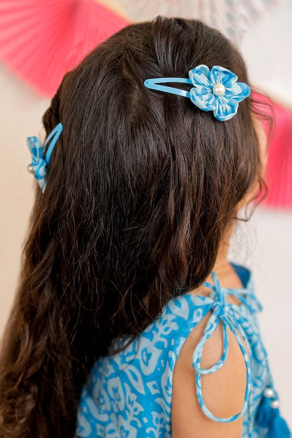 Buy Tiny Colour Clothing Blue Cloudy Sky Printed Hair Band Hairclip And  Scrunchie Set For Girls Online  Aza Fashions