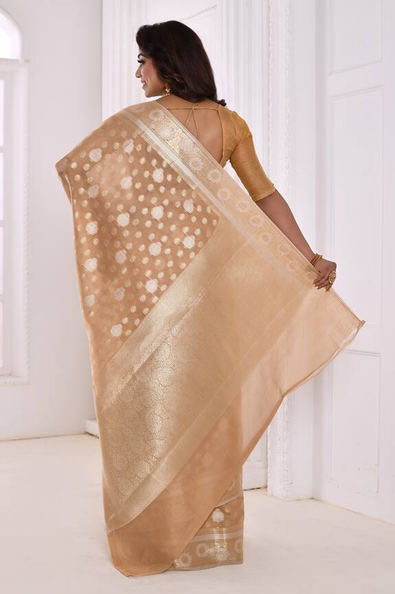 Shop_Nazaakat by Samara Singh_Cream Jute Silk Floral Woven Saree_at_Aza_Fashions