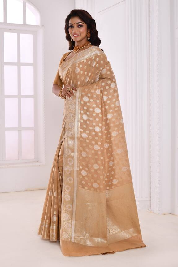 Nazaakat by Samara Singh_Cream Jute Silk Floral Woven Saree_Online_at_Aza_Fashions