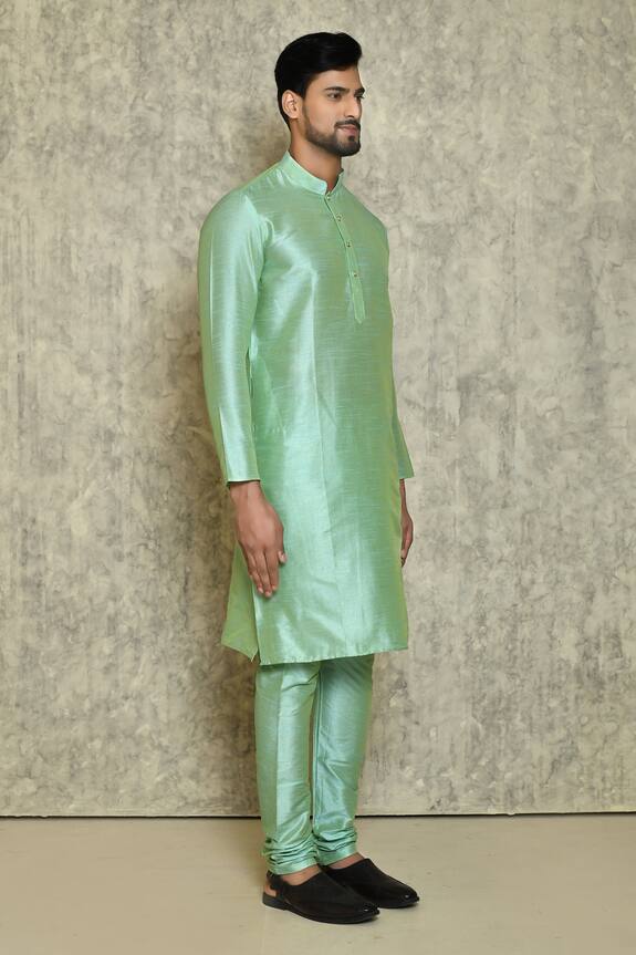 Buy Mandarin Collar Kurta Set by Naintara Bajaj at Aza Fashions