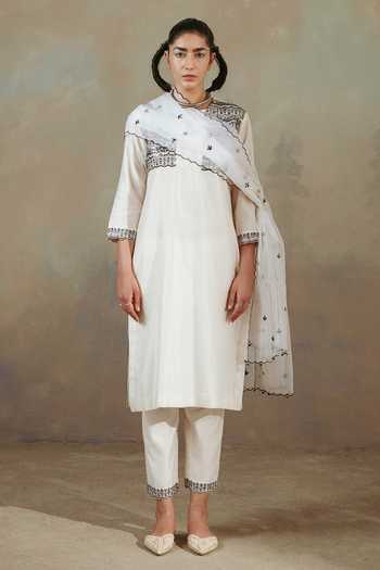 Ivory Kurta Set With Thread Sequins And Moti Work And Dupatta