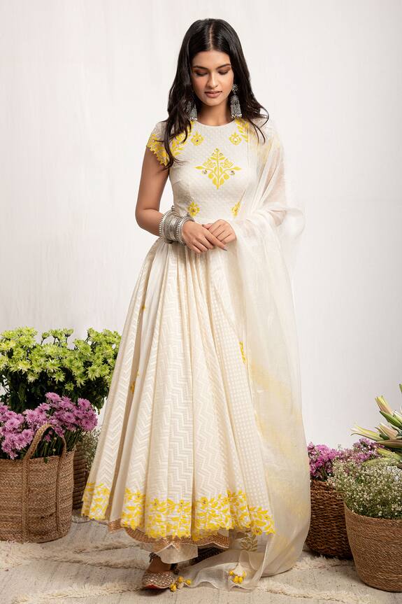 Amrita Thakur White Embroidered Anarkali Lehenga Set 1